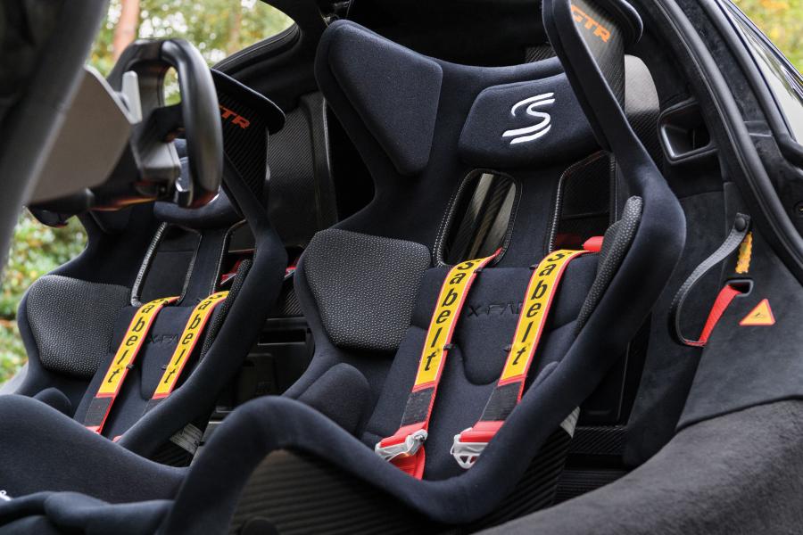 Интерьер McLaren Senna GTR 2019 года  (фото 10 из 41)